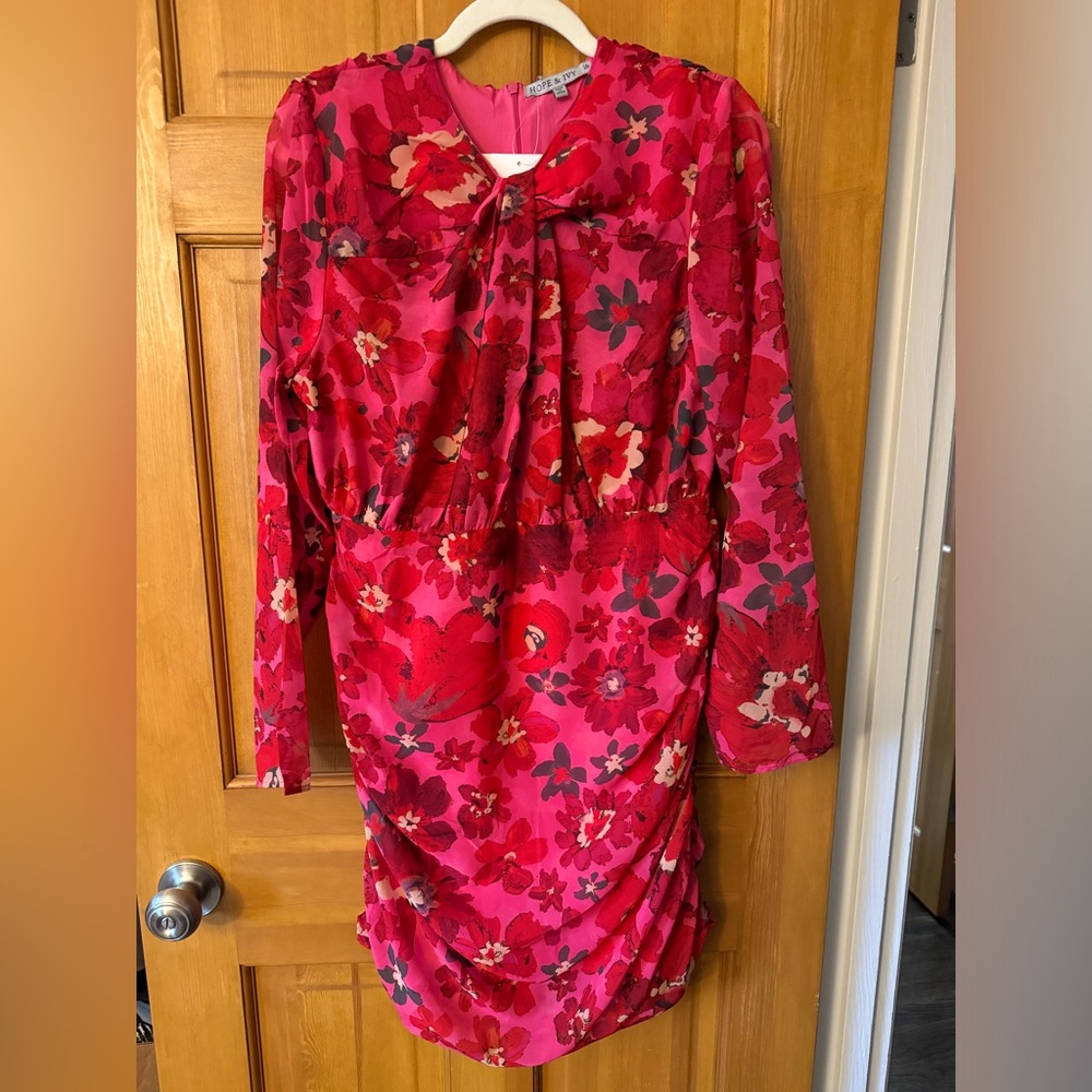 Hope & Ivy Floral Ruched Dress NWT